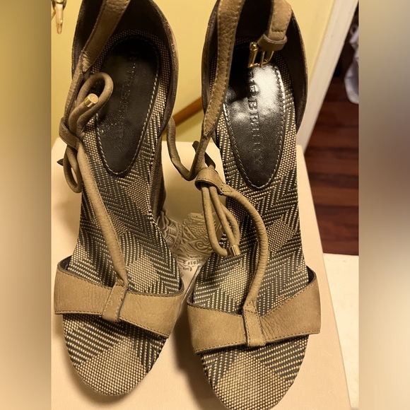 BURBERRY PLATFORM SANDALS - Picture 1 of 16